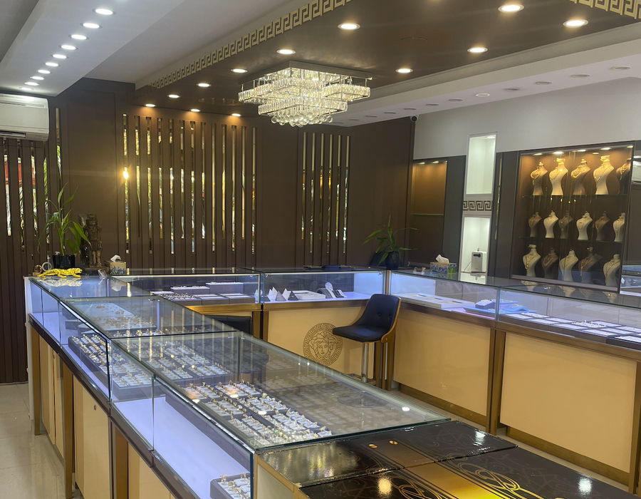 Fine jewellery craftsmanship — tools and gold